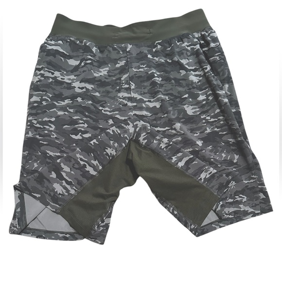 LULULEMON T.H.E Shorts 9” liner-less green camouflage elastic drawstring waist M - Picture 2 of 8